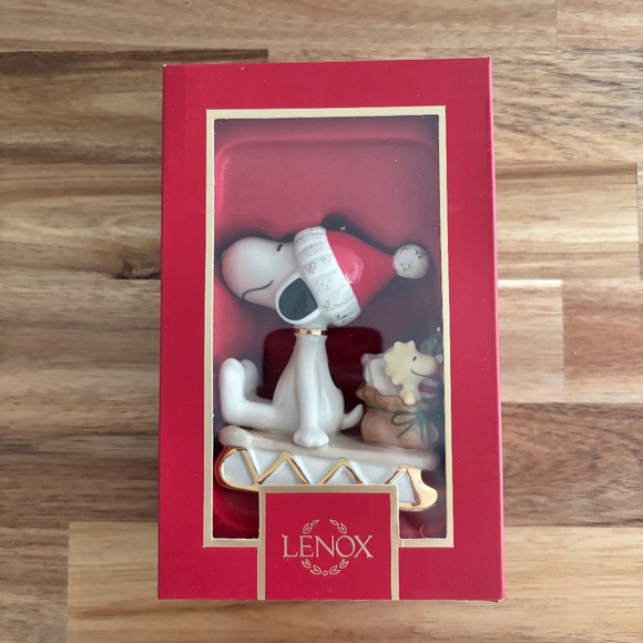 Lenox Peanuts Snoopy Sledding Into the Holidays 2021 Ornament - Picture 1 of 6